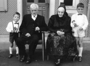 Albert und Balbina mit Enkel Harald und G&uuml;nter